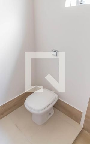 Casa à venda com 160m², 4 quartos e 2 vagas Casa à venda com 160m², 4 quartos e 2 vagasBanheiro