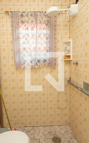 Casa à venda com 248m², 5 quartos e 3 vagas Casa à venda com 248m², 5 quartos e 3 vagasCasa 1 - banheiro