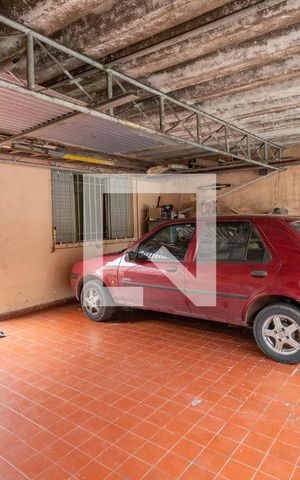 Casa à venda com 248m², 5 quartos e 3 vagas Casa à venda com 248m², 5 quartos e 3 vagasGaragem