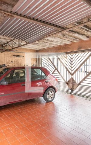 Casa à venda com 248m², 5 quartos e 3 vagas Casa à venda com 248m², 5 quartos e 3 vagasGaragem