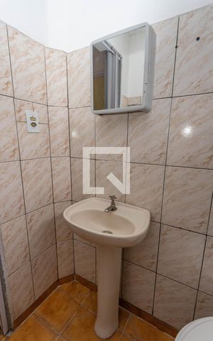 Casa à venda com 248m², 5 quartos e 3 vagas Casa à venda com 248m², 5 quartos e 3 vagasCasa 2 - banheiro