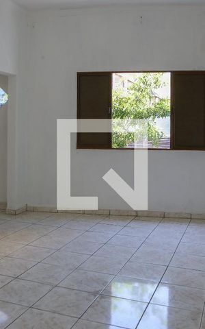 Casa à venda com 125m², 3 quartos e sem vaga Casa à venda com 125m², 3 quartos e sem vagaSala