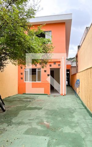 Casa à venda com 150m², 3 quartos e 3 vagas Casa à venda com 150m², 3 quartos e 3 vagasQuintal