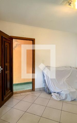 Casa à venda com 150m², 3 quartos e 3 vagas Casa à venda com 150m², 3 quartos e 3 vagasSala