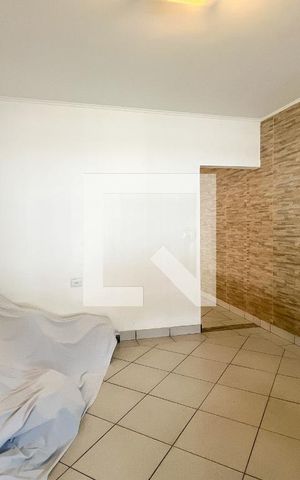 Casa à venda com 150m², 3 quartos e 3 vagas Casa à venda com 150m², 3 quartos e 3 vagasSala
