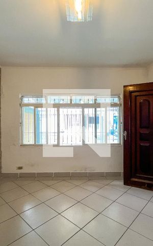 Casa à venda com 150m², 3 quartos e 3 vagas Casa à venda com 150m², 3 quartos e 3 vagasSala