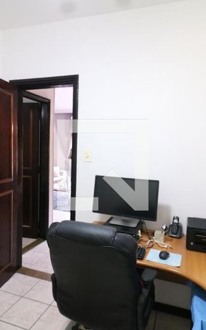 Casa à venda com 280m², 4 quartos e 1 vagaEscritório