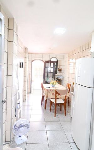 Casa à venda com 280m², 4 quartos e 1 vagaCozinha