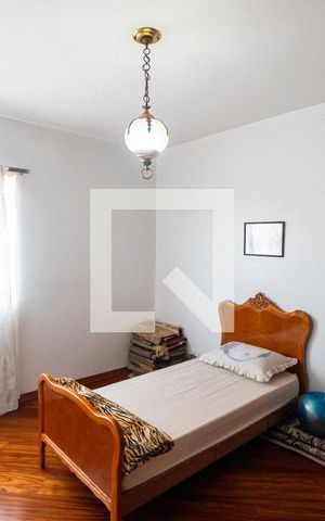 Casa à venda com 300m², 5 quartos e 3 vagas Casa à venda com 300m², 5 quartos e 3 vagasCasa 1 - Quarto 2