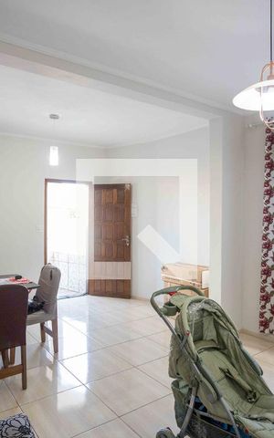 Casa à venda com 154m², 2 quartos e 4 vagasSala