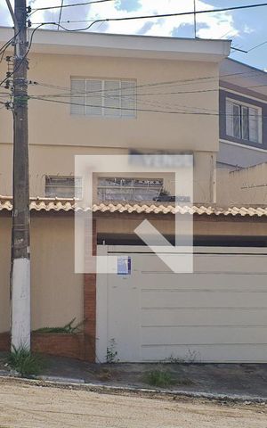 Casa à venda com 165m², 3 quartos e 2 vagas Casa à venda com 165m², 3 quartos e 2 vagasFachada