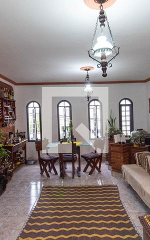 Casa à venda com 126m², 3 quartos e 4 vagas Casa à venda com 126m², 3 quartos e 4 vagasSala