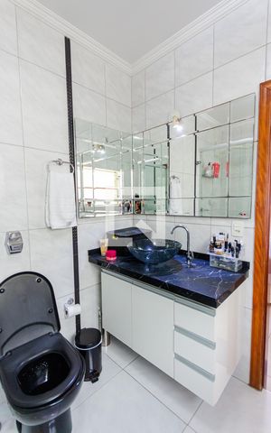 Casa à venda com 260m², 4 quartos e 4 vagas Casa à venda com 260m², 4 quartos e 4 vagasBanheiro da Suíte