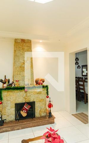Casa à venda com 260m², 4 quartos e 4 vagas Casa à venda com 260m², 4 quartos e 4 vagasSala