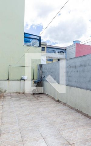 Casa à venda com 260m², 4 quartos e 4 vagas Casa à venda com 260m², 4 quartos e 4 vagasVaranda