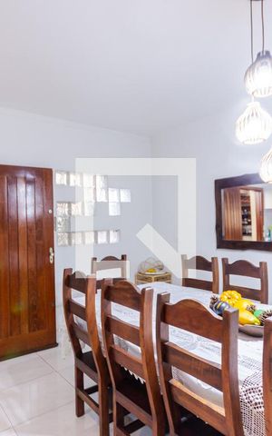 Casa à venda com 260m², 4 quartos e 4 vagas Casa à venda com 260m², 4 quartos e 4 vagasCozinha