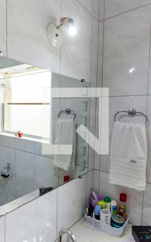 Casa à venda com 260m², 4 quartos e 4 vagas Casa à venda com 260m², 4 quartos e 4 vagasEspelho