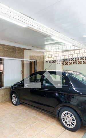 Casa à venda com 260m², 4 quartos e 4 vagas Casa à venda com 260m², 4 quartos e 4 vagasGaragem
