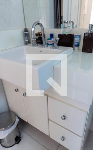 Casa à venda com 300m², 3 quartos e 2 vagas Casa à venda com 300m², 3 quartos e 2 vagasBanheiro da Suíte