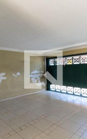 Casa à venda com 300m², 3 quartos e 2 vagas Casa à venda com 300m², 3 quartos e 2 vagasGaragem