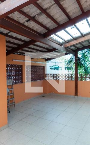Casa à venda com 300m², 3 quartos e 2 vagas Casa à venda com 300m², 3 quartos e 2 vagasSalão de Festas