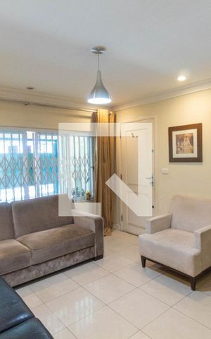 Casa à venda com 300m², 3 quartos e 2 vagas Casa à venda com 300m², 3 quartos e 2 vagasSala
