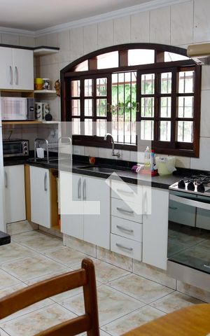 Casa para alugar com 263m², 3 quartos e 4 vagas Casa para alugar com 263m², 3 quartos e 4 vagasCozinha