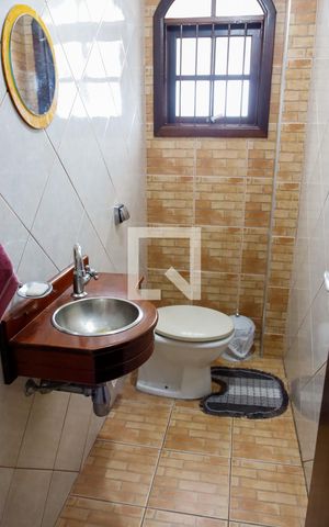 Casa para alugar com 263m², 3 quartos e 4 vagas Casa para alugar com 263m², 3 quartos e 4 vagasLavabo