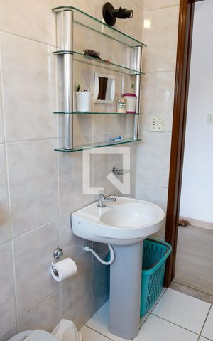 Casa para alugar com 263m², 3 quartos e 4 vagas Casa para alugar com 263m², 3 quartos e 4 vagasBanheiro da Suíte 1