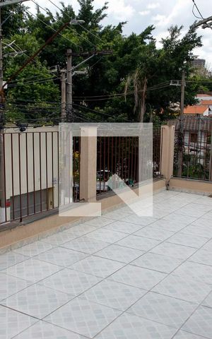 Casa para alugar com 263m², 3 quartos e 4 vagas Casa para alugar com 263m², 3 quartos e 4 vagasSacada