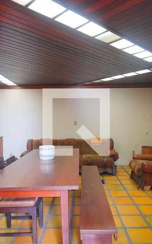Casa à venda com 375m², 4 quartos e 2 vagasÁrea comum - Salão de festas
