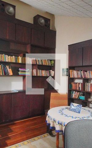 Casa à venda com 375m², 4 quartos e 2 vagasEscritório