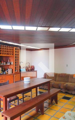 Casa à venda com 375m², 4 quartos e 2 vagasÁrea comum - Salão de festas