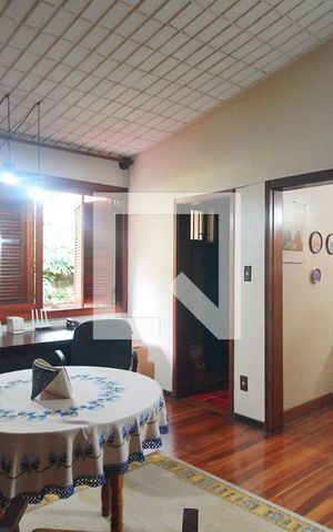 Casa à venda com 375m², 4 quartos e 2 vagasEscritório