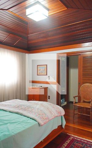 Casa à venda com 375m², 4 quartos e 2 vagassuite