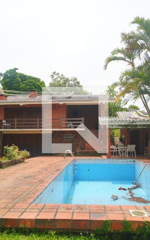 Casa à venda com 375m², 4 quartos e 2 vagasPiscina
