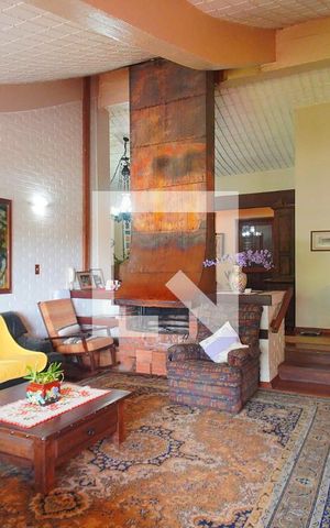 Casa à venda com 375m², 4 quartos e 2 vagasSala