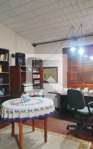 Casa à venda com 375m², 4 quartos e 2 vagasEscritório