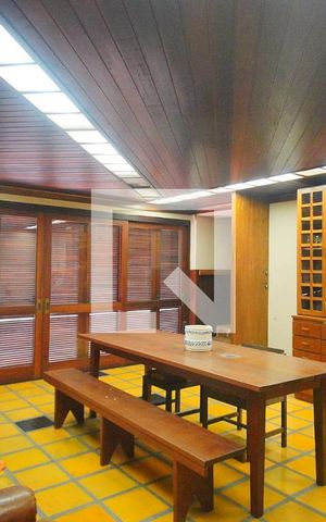 Casa à venda com 375m², 4 quartos e 2 vagasÁrea comum - Salão de festas