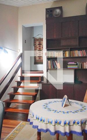 Casa à venda com 375m², 4 quartos e 2 vagasEscritório