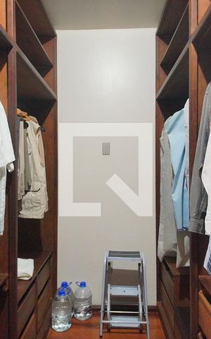 Casa à venda com 375m², 4 quartos e 2 vagasCloset