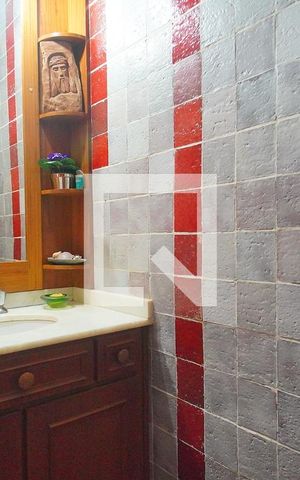 Casa à venda com 375m², 4 quartos e 2 vagasBanheiro 1