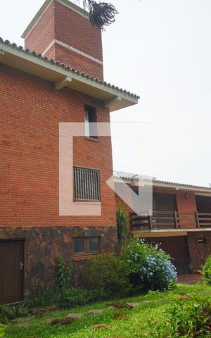Casa à venda com 375m², 4 quartos e 2 vagasFachada