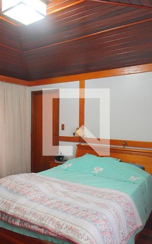 Casa à venda com 375m², 4 quartos e 2 vagassuite