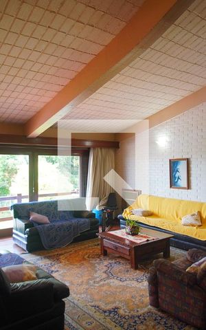 Casa à venda com 375m², 4 quartos e 2 vagasSala