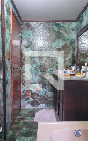 Casa à venda com 375m², 4 quartos e 2 vagasBanheiro da Suíte