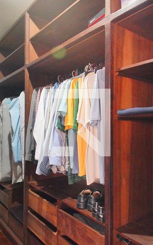Casa à venda com 375m², 4 quartos e 2 vagasCloset