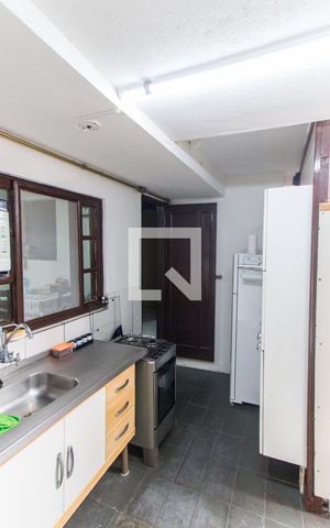 Casa à venda com 160m², 5 quartos e 2 vagasCasa 2 - Cozinha e Área de Serviço  
