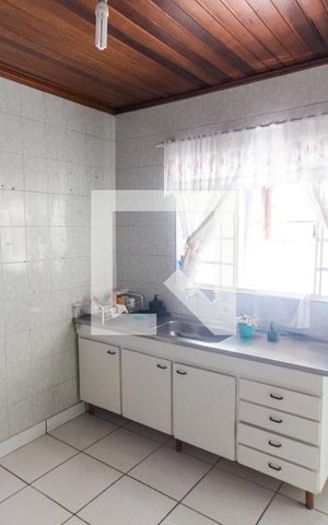 Casa à venda com 160m², 5 quartos e 2 vagasCasa 1 - Cozinha 
