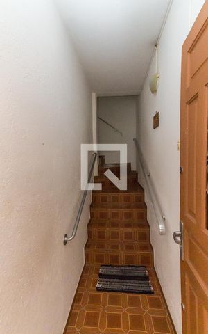 Casa à venda com 160m², 5 quartos e 2 vagasCasa 1 - Escada 